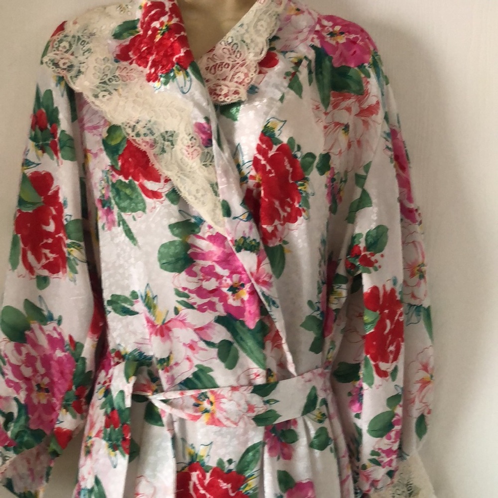 Woman’s rare Victorian floral VTG Gold label Victoria’s Secret lace bath robe - Picture 1 of 16